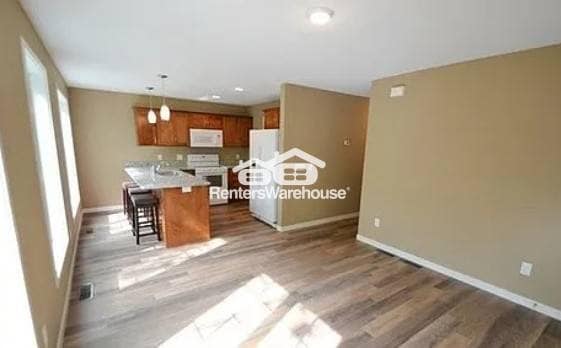 Photo - 1305 Flag Ave N Unidad 2  Low