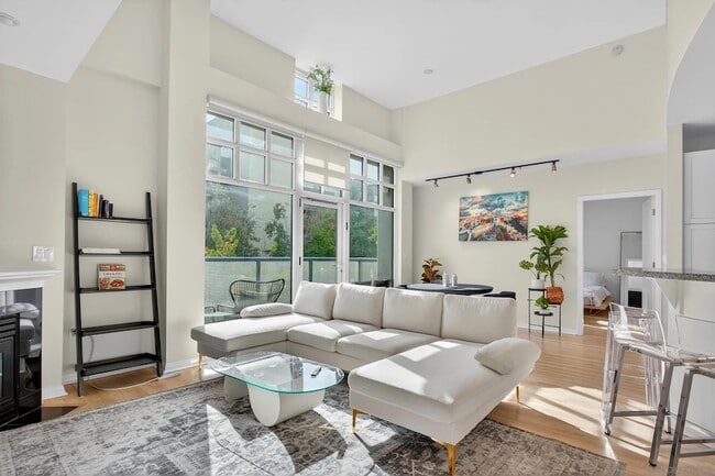 Photo - 555 Front St Unidad 206