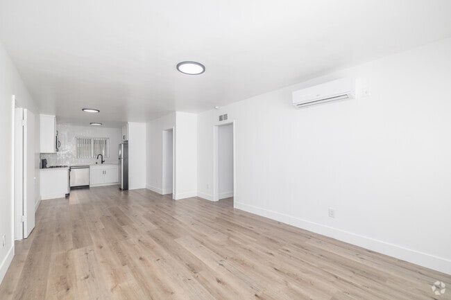 2BR, 1BA - 920SF - Living Room