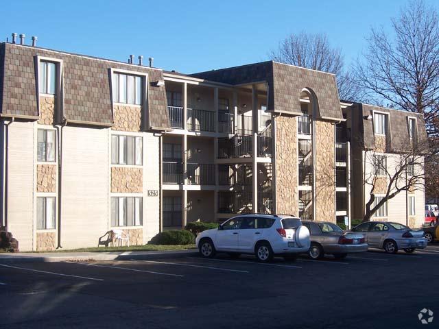 Building - Bristol Pointe Apartments