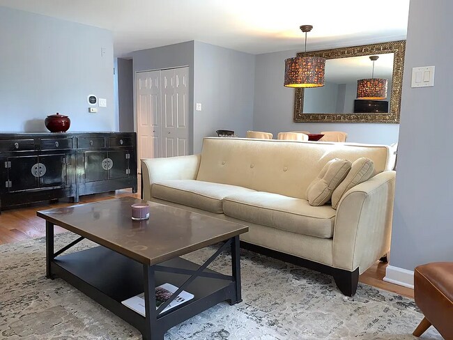 Photo - 3 bedroom in Chicago IL 60614