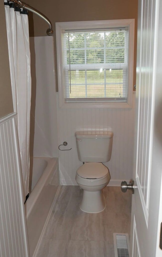Photo - 3 Bed 2 Bath House in a Peaceful Setting