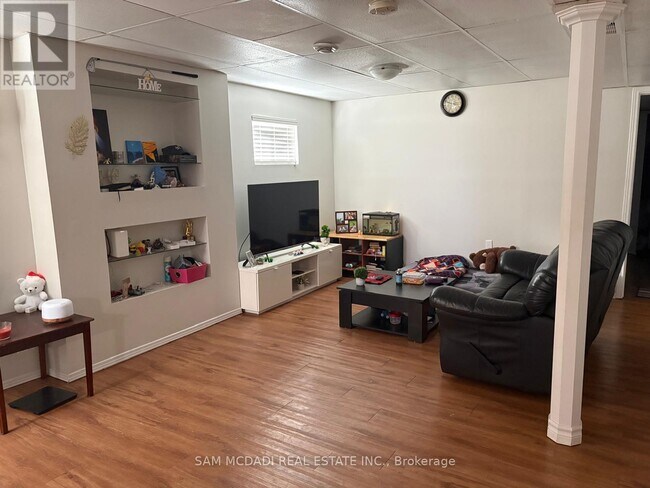 Photo - 87 Rundle Crescent