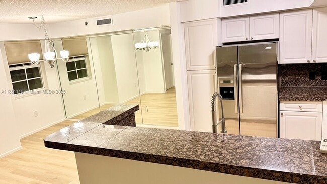 Photo - 19601 E Country Club Dr Unidad 7308