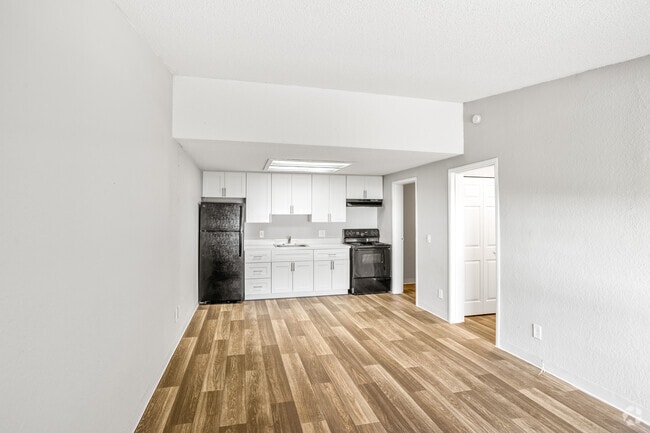 1BR, 1BA - 576SF - Renovated - Living Room