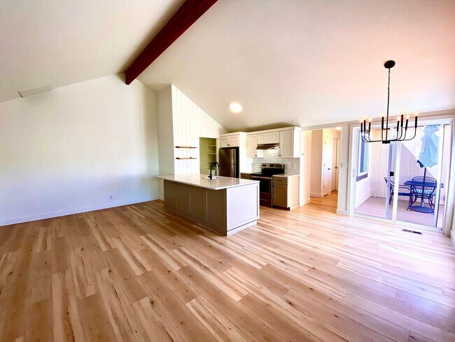 Photo - 1305 E Boise Ave