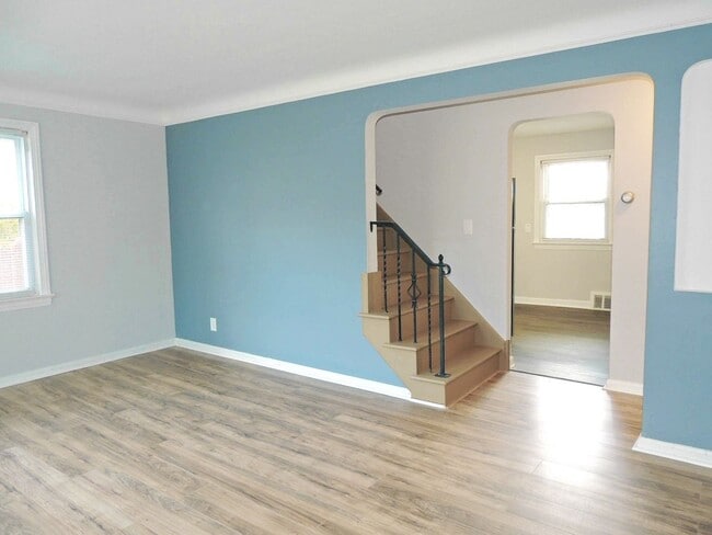 Photo - 106 Cowles Ave