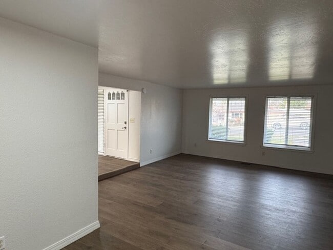 Photo - AVAILABLE NOW!!  LARGE, REMODELED 3 BEDROOM HOME / LARGE FENCED YARD