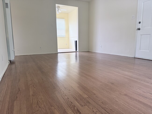 Photo - 606 N Pass Ave Unit 606n pass ave