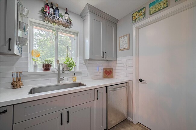 Photo - 1941 Heights Dr