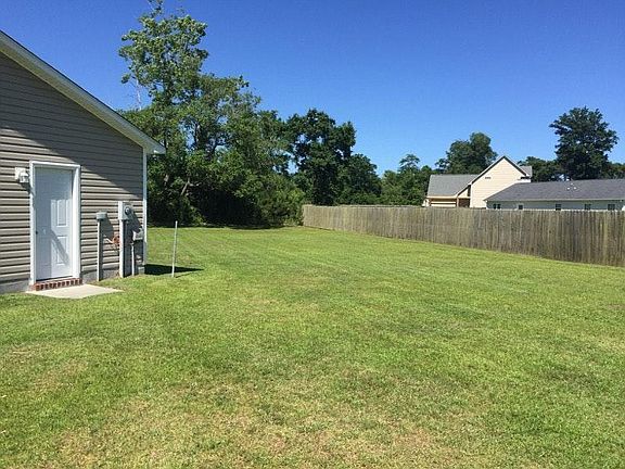 Photo - 208 Finishing Ln