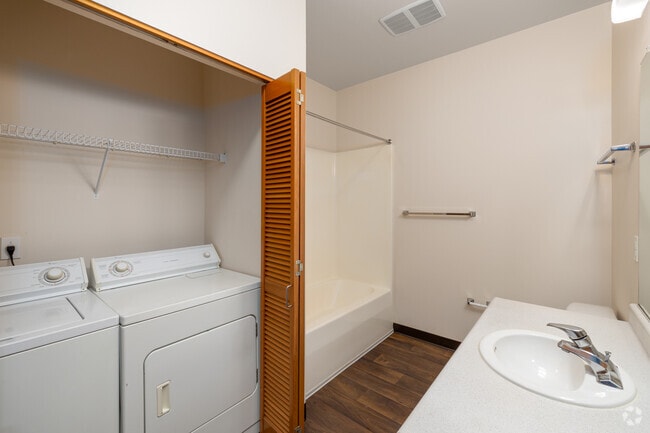 2BR, 2BA - 937SF