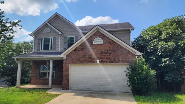 Building Photo - Fall in Love with Where You Live. Located in North Columbus