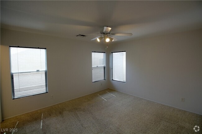 Building Photo - 540 Taunton St Rental