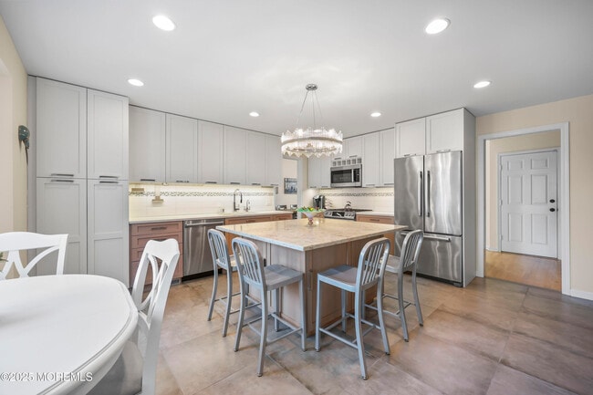 202 2nd Ave