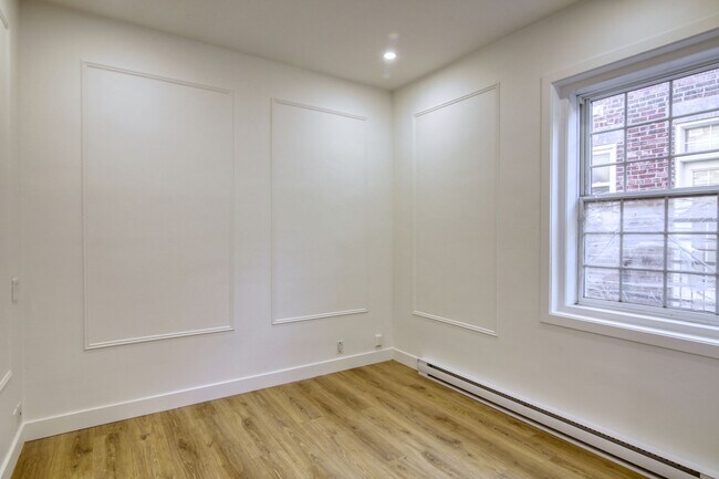 Photo - 2060 Rue du Fort Unit 16