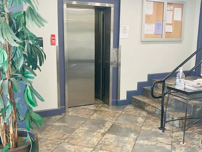 Photo - 10982 Roebling Ave Unidad 359