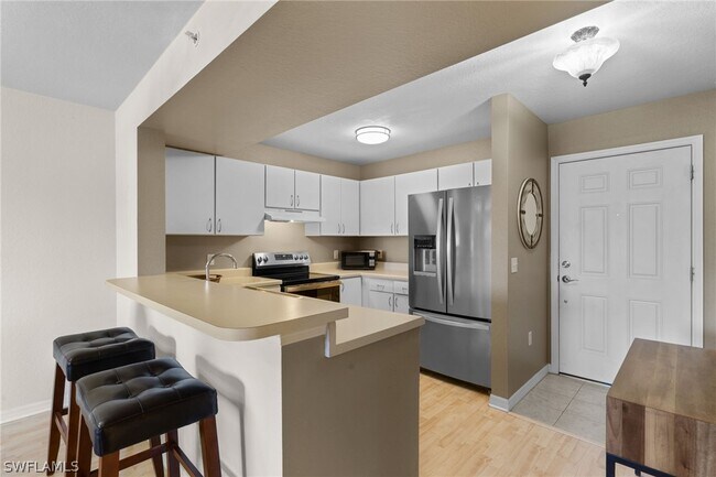 Building Photo - 8274 Key Royal Cir Unit 1022