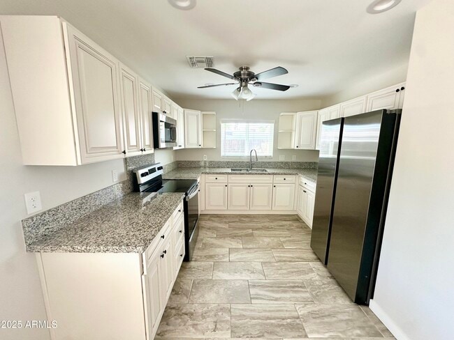 Photo - 734 E Hazel Dr