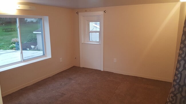 412 Winter Ave