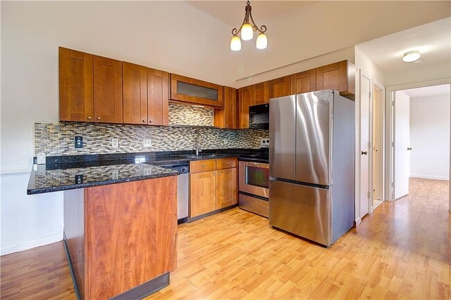 Building Photo - 20 Zambarano Ave Unit 202