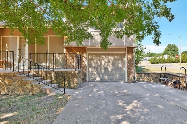 Photo - 2025-2027 N. Rosewood Ct. Unit 2027 N. Rosewood Ct.