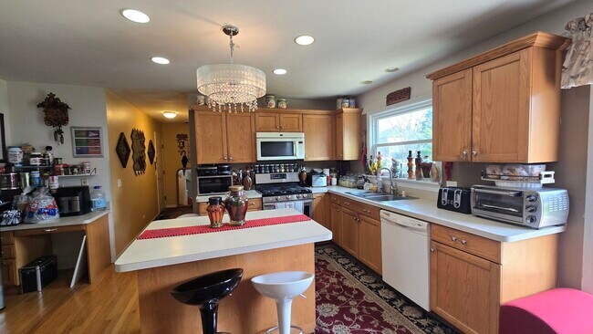 Photo - 1925 Danube Way