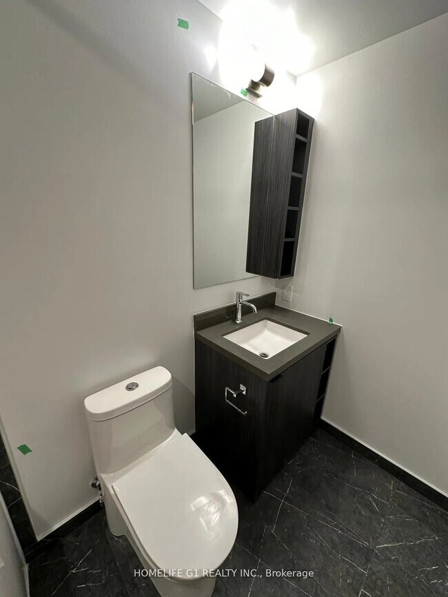 Photo - 252 Church St