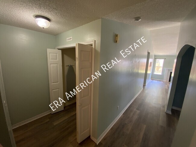 Photo - 192 Wright Cir