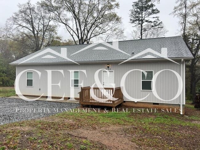 Building Photo - Spacious 3 Bed / 2 Bath Home – District 7, Spartanburg