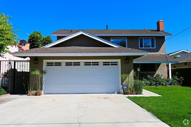 Building Photo - 12024 Alberta Dr Rental