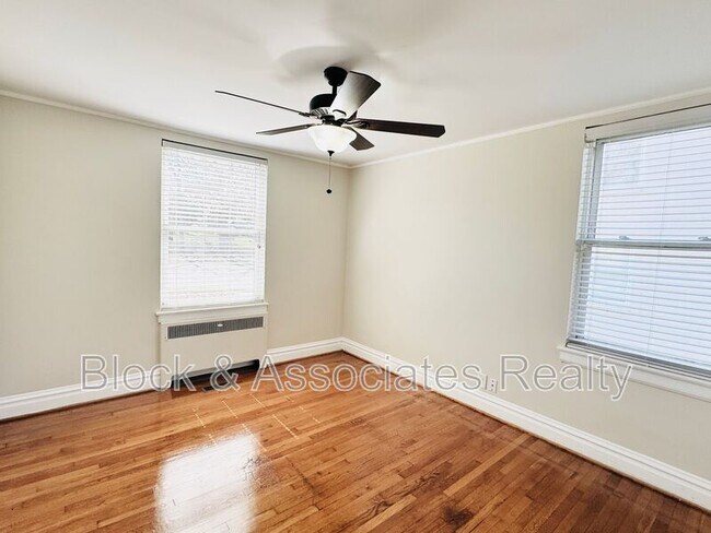 1108 W Friendly Ave Unit 1