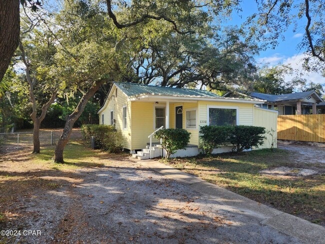 Photo - Tiny home vibe on a large private lot!!