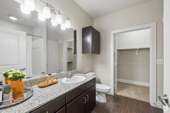 2BR, 2BA - 1,211SF - Primary Bathroom