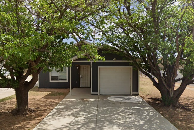 Building Photo - Cozy 3-Bedroom, 2-Bathroom Home with Garage in East Lubbock