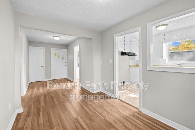 Photo - 7404 Paris Ave