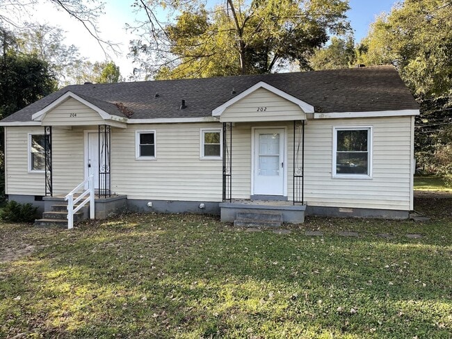 Building Photo - 204 Sunset Ct Unit 204