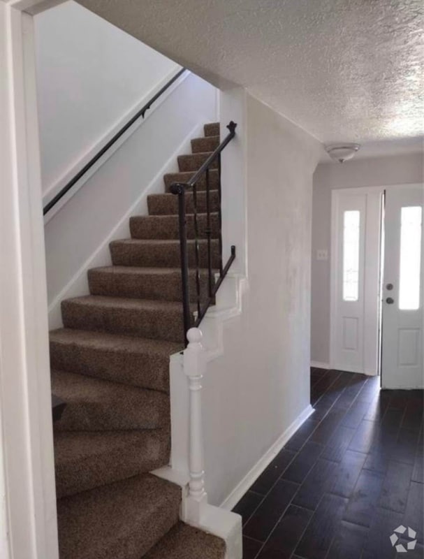 Building Photo - 702 Ravensworth Dr Rental