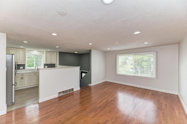 Photo - 1549 Revere Cir