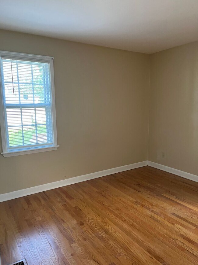 Photo - Grandview Area large 2 bedroom Unit A