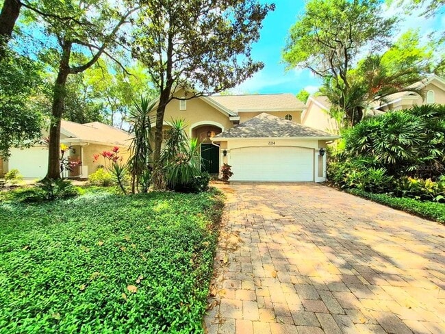 Photo - 2214 Green Oaks Ln