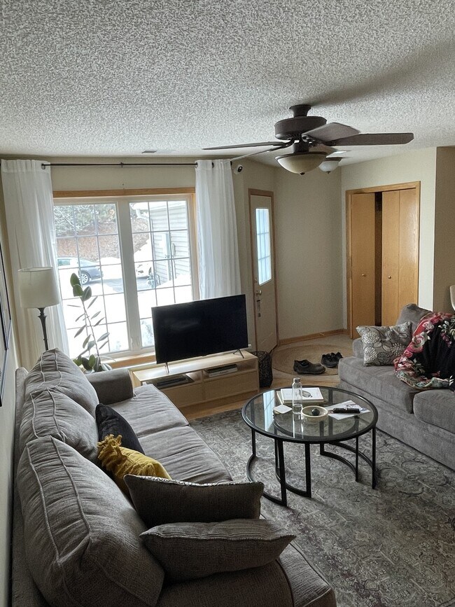 Photo - 1238 Larkspur Ln