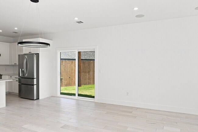Photo - 1500 Sylvan Glade Unit 1 B