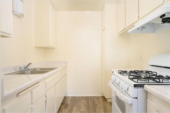 Building Photo - Villa Hemet Rental