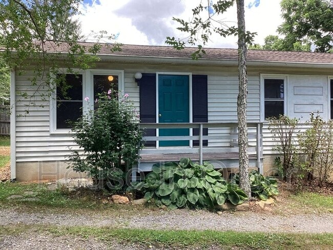 Building Photo - 905 Montreat Rd Rental