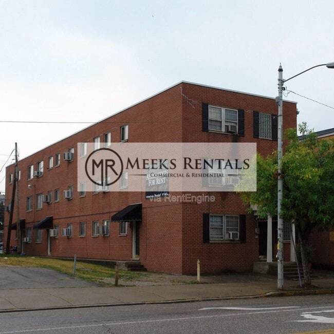 Building Photo - 1539 4th Ave Unit 5