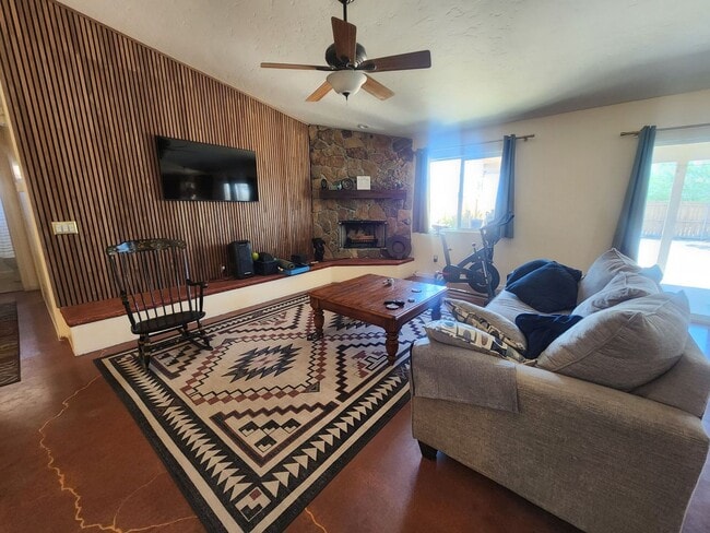 Photo - Open Concept 3 Bedroom 2 Bath Home