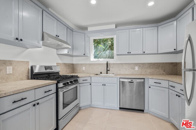 Photo - 616 Sunset Ave Unidad D