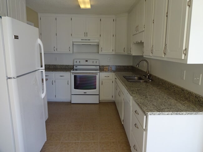 Photo - 304 High Point Pl