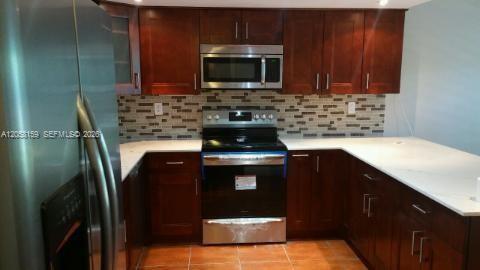 Photo - 2200 NE 7th St